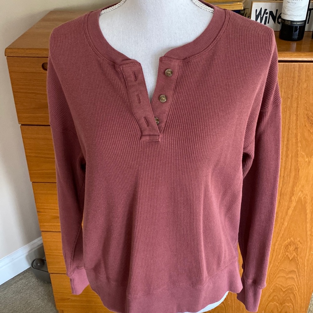 Lou & Gray pullover button front ribbed top. Size small color:  mauve